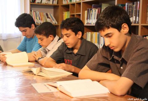 چرا کتاب خواندن پسران یک مسئله است و چرا این موضوع اهمیت دارد؟