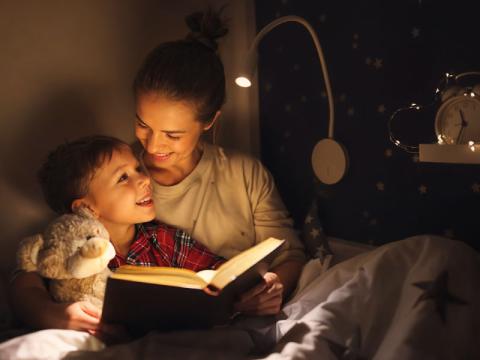 خواندن خلاق یا بازآفرین؛ وقتی کودک داستان را از نو می‌سازد