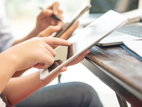 خواندن دیجیتال و چندرسانه‌ای - تقویت سواد رسانه‌ای و مطالعه در عصر دیجیتال