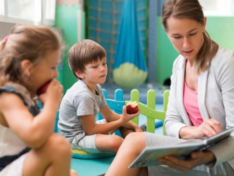 مدرسه‌ای که می‌خواند؛ نقش مربیان و محیط آموزشی در ترویج عادت به مطالعه