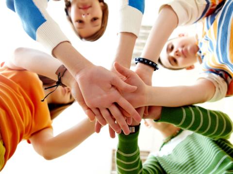 به فرزندتان کمک کنید بخشش را بیاموزد