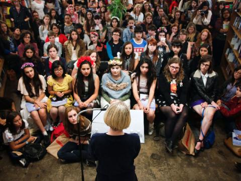 چهره‌های محبوب و سلبریتی‌های کتاب‌خوان؛ الگوهای نو برای نوجوانان امروز