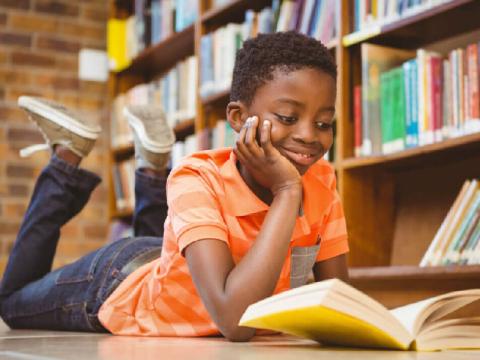 خواندن فراتر از تکلیف درسی؛ چگونه کودک را به خواندن آزاد ترغیب کنیم؟