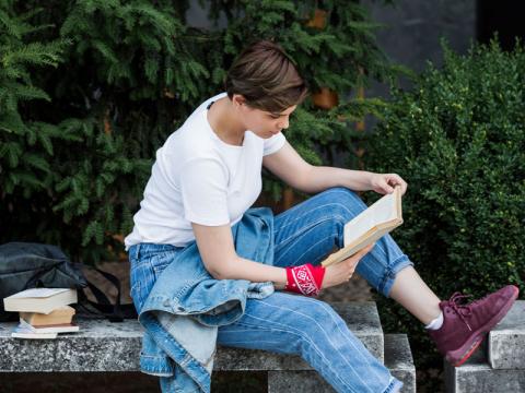 خواندن در دنیای نوجوان؛ چگونه کتاب را با علایق او پیوند دهیم؟