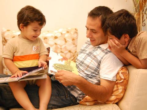 توصیه‌هایی برای آموزش زبان از راه مطالعه به کودکان