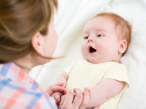 هر روز همراه با کودکتان کتاب بخوانید، گفت‌وگو کنید و آواز بخوانید