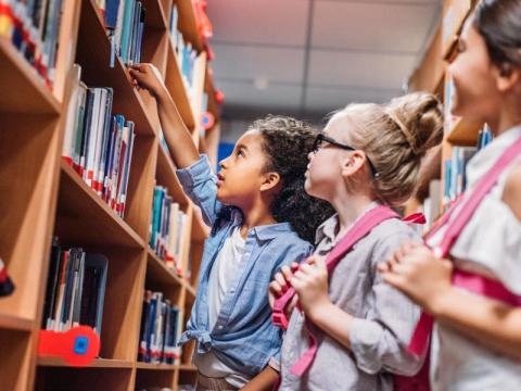 پیشنهادهایی برای گفت‌وگو درباره کتاب با کودکان ۹ تا ۱۲ ساله