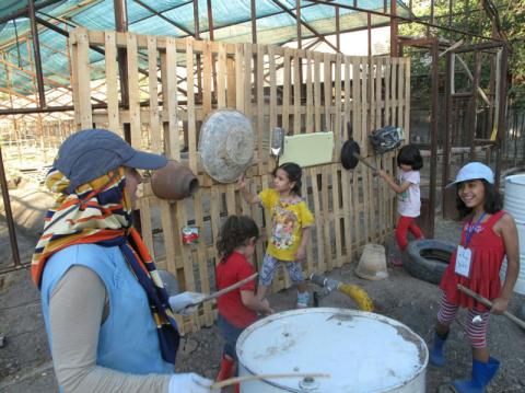 کودکان به دویدن به دنبال پروانه ای، زمین خوردن و حس درد نیاز دارند