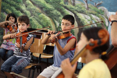کودکان فلسطینی با موسیقی جنگ را جا می‌گذارند!