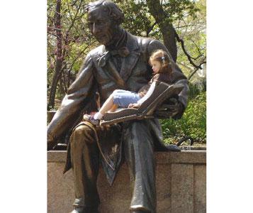 زادروز پدر افسانه‌های نو!