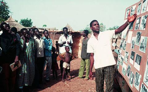 سرانجام کودکان آفریقایی تاریخ زادگاهشان را می آموزند