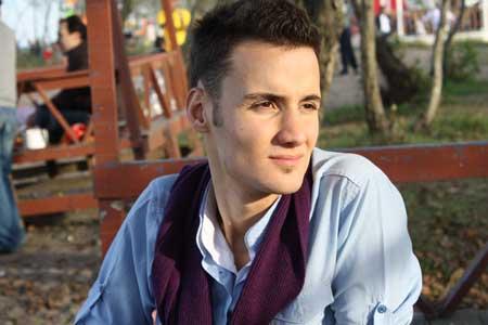 شاگردهایم به پدر و مادرهایشان زبان اشاره یاد می دهند!