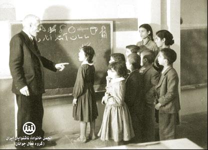 من بر رنج های خود نام خدمت به جامعه را نمی گذارم