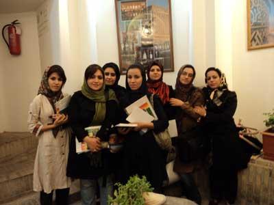 پرنده کتابک در در دست دوستداران خود در یزد آشیانه ای دیگر یافت!