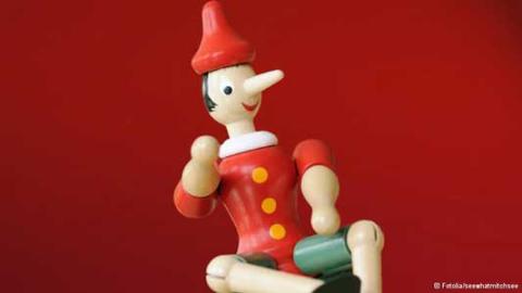 آیا دروغ گفتن به فرزندان برای تربیت آن ها لازم است؟