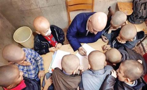 همه برای یکی