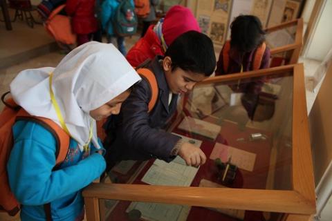 مهمانان کوچک انجمن حمایت از کودکان کار مولوی در موزه کودکی