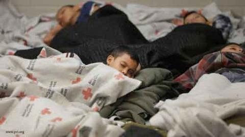 دفتر بین المللی کتاب برای نسل جوان ۱۰ هزار دلار به کودکان پناهنده در امریکا کمک 