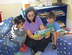 کارگاه قصه‌گویی برای مادران در کتابخانه «شهید جهان آرا»