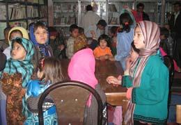 دو کتابخانه برای کودکان مهاجر افغان