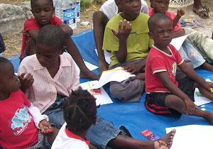 کتاب ها، درمانگر اندوه کودکان هاییتی!