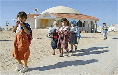 اسراییل کودکان خانواده های مهاجر را اخراج می کند!