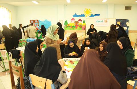 از آواورزی و بلندخوانی تا ساخت عروسک‌های نمایشی با آموزگاران زاهدان