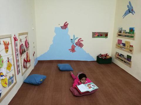تجهیز کتابخانه‌‌ کودک‌محور «با من بخوان» در روستای سَلَخ قشم