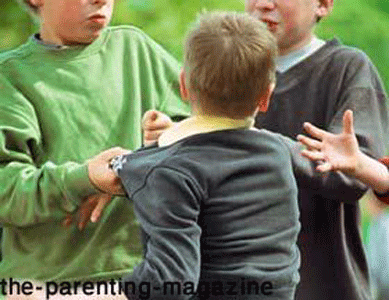 چه كنم تا فرزندم بتواند در برابر كودكان قلدر از خود دفاع كند؟