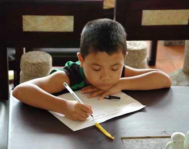 هفته دوم: کودک خود را تشویق کنید با دوستانش در تماس باشد