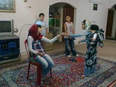 کتابخوانی، گفت و گو و اجرای نمایش "داستان نخ"