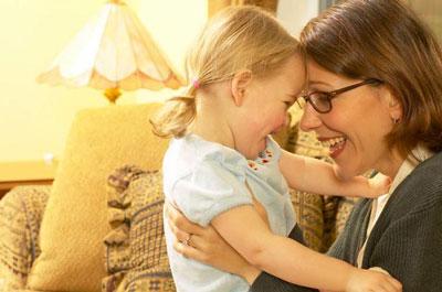 حس شوخ طبعی را در کودکتان تقویت کنید