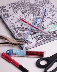 ساخت کلاژ از نوشت افزار باقی مانده از سال تحصیلی گذشته