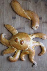 مجسمه‌سازی با خمیر نان به کودک