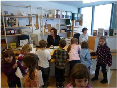 سفری با قطار در کتابخانه