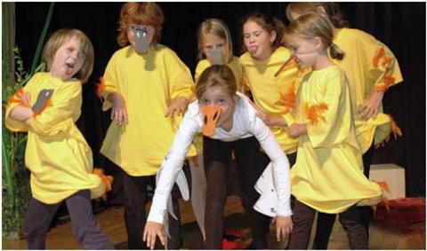 آشنایی با  افسانه های اندرسن در کتابخانه