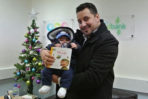 اهدا غذای روح به همراه غذای جسم در کریسمس!