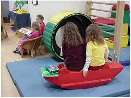 "دوست کتابخوان" ، طرح بلند خوانی دبستانی ها برای کودکان مهد کودک! 