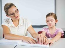چگونه با کودکان نابینا و کم‌بینا کتاب بخوانیم؟